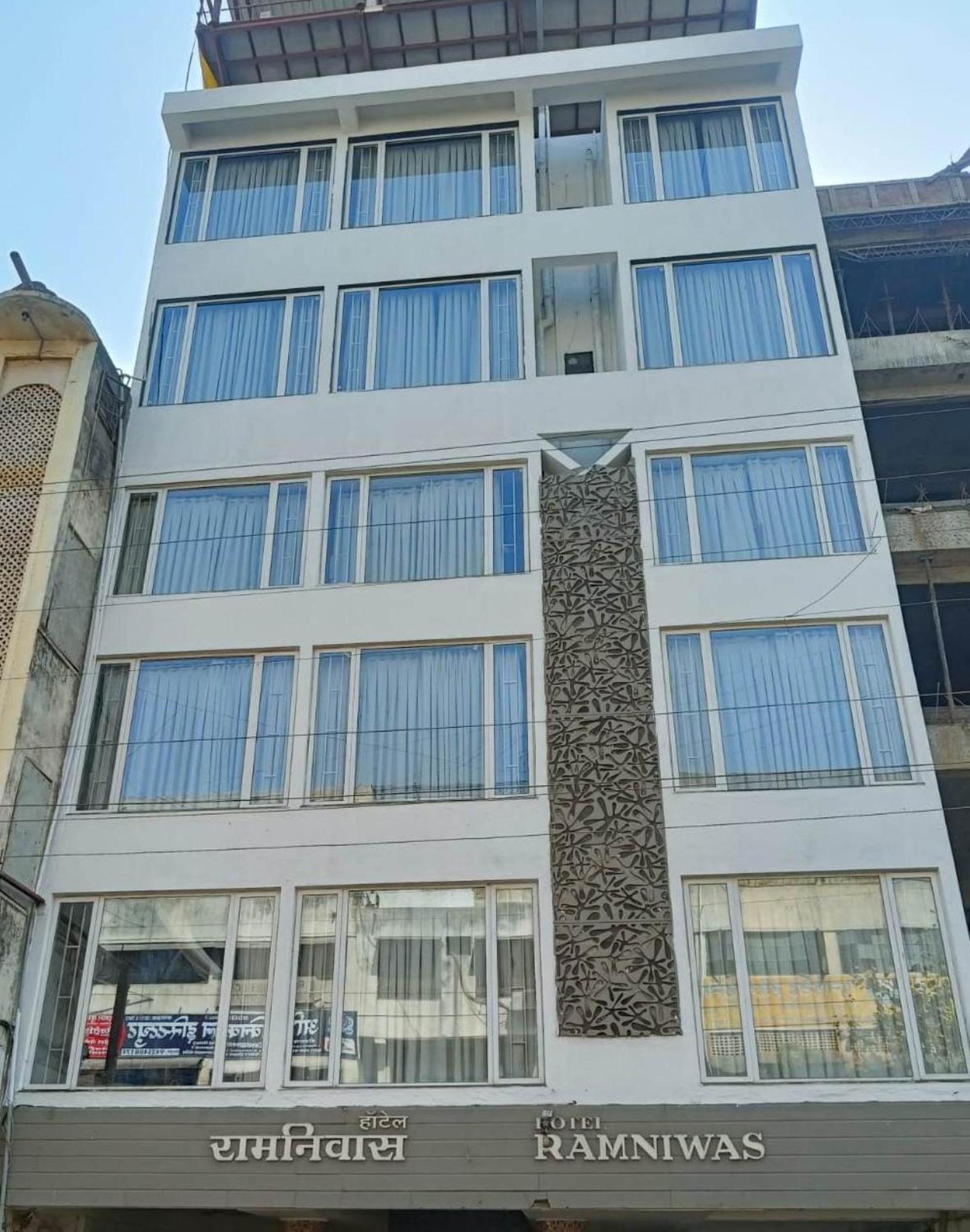 Hotel Ramniwas Jalgaon Ngoại thất bức ảnh