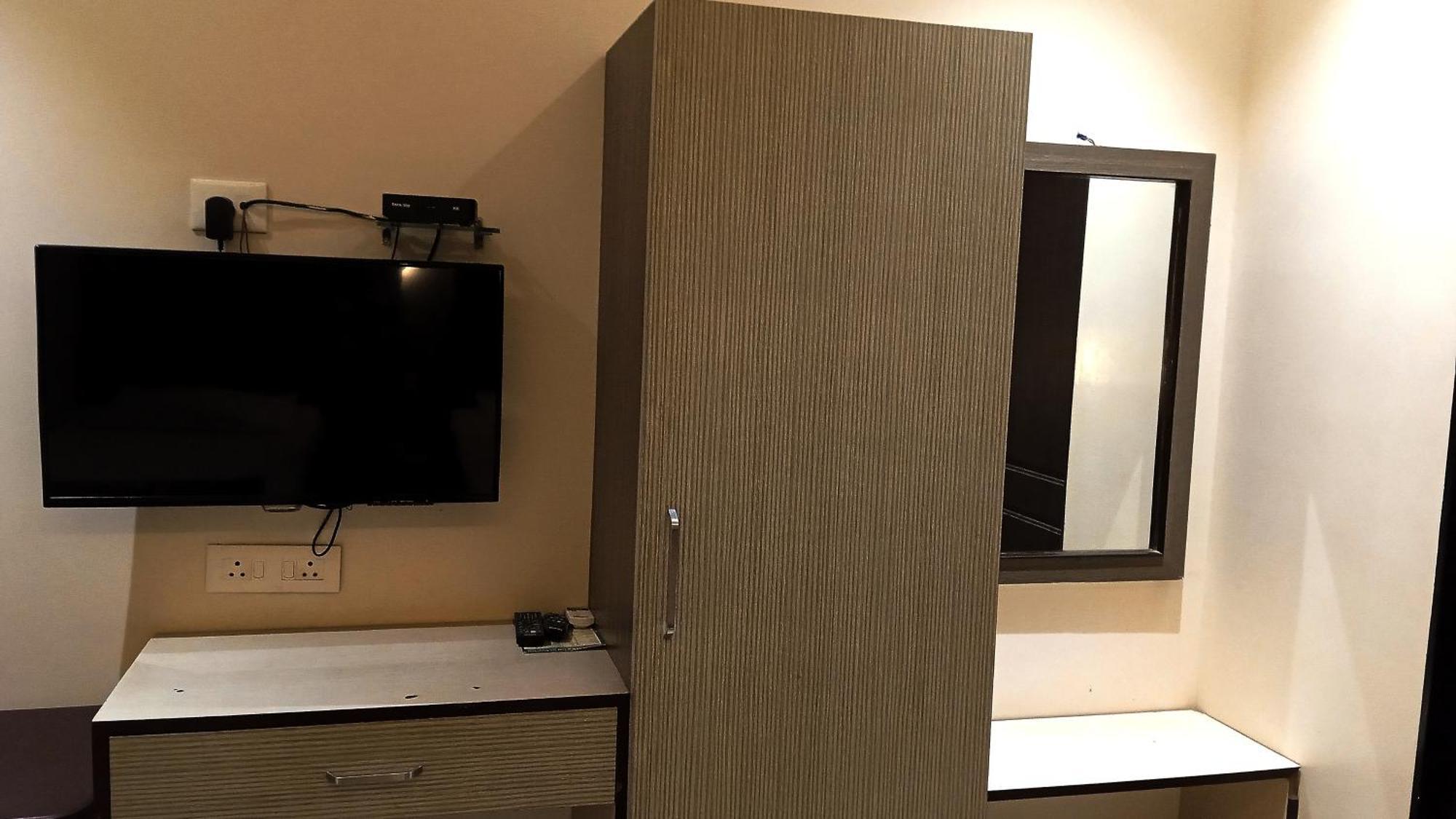 Hotel Ramniwas Jalgaon Ngoại thất bức ảnh