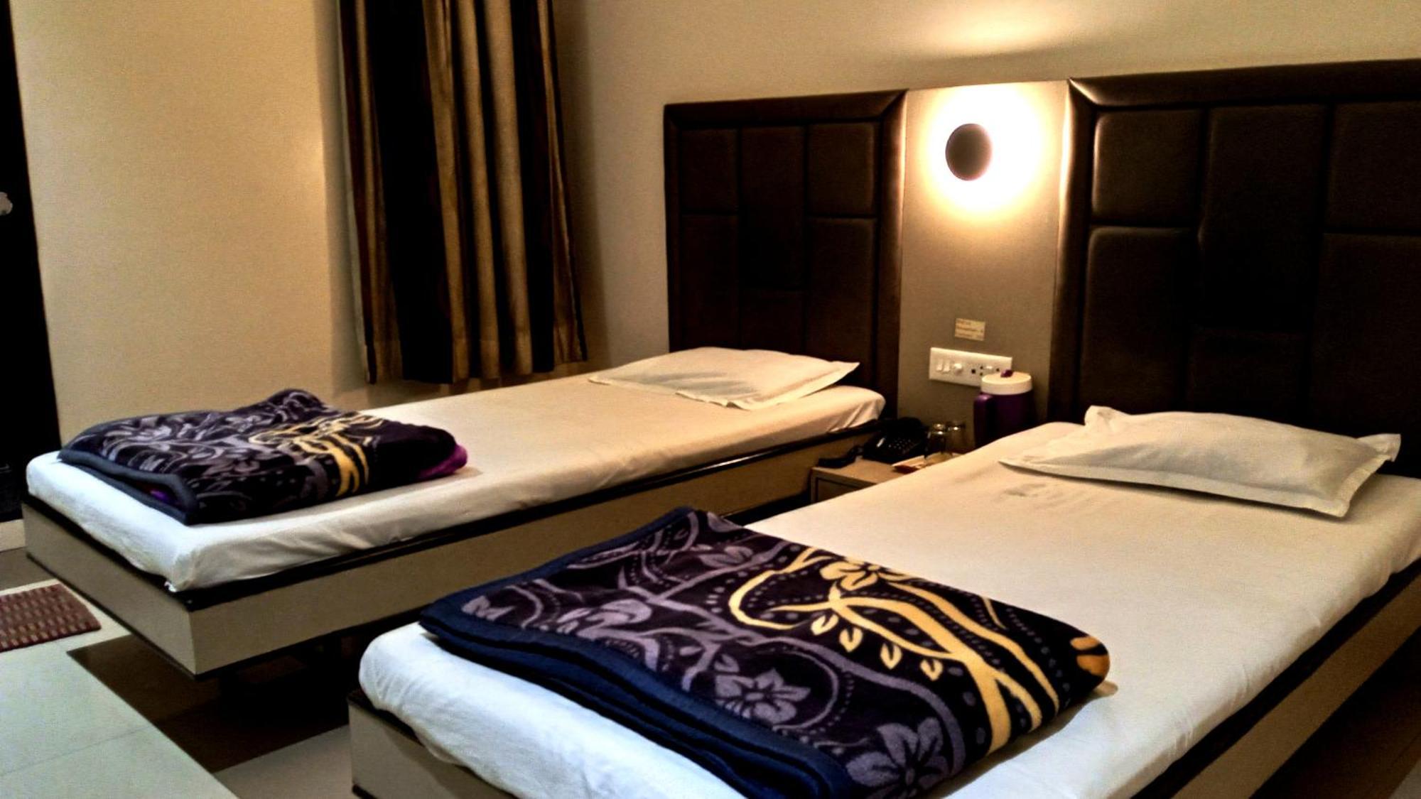 Hotel Ramniwas Jalgaon Ngoại thất bức ảnh