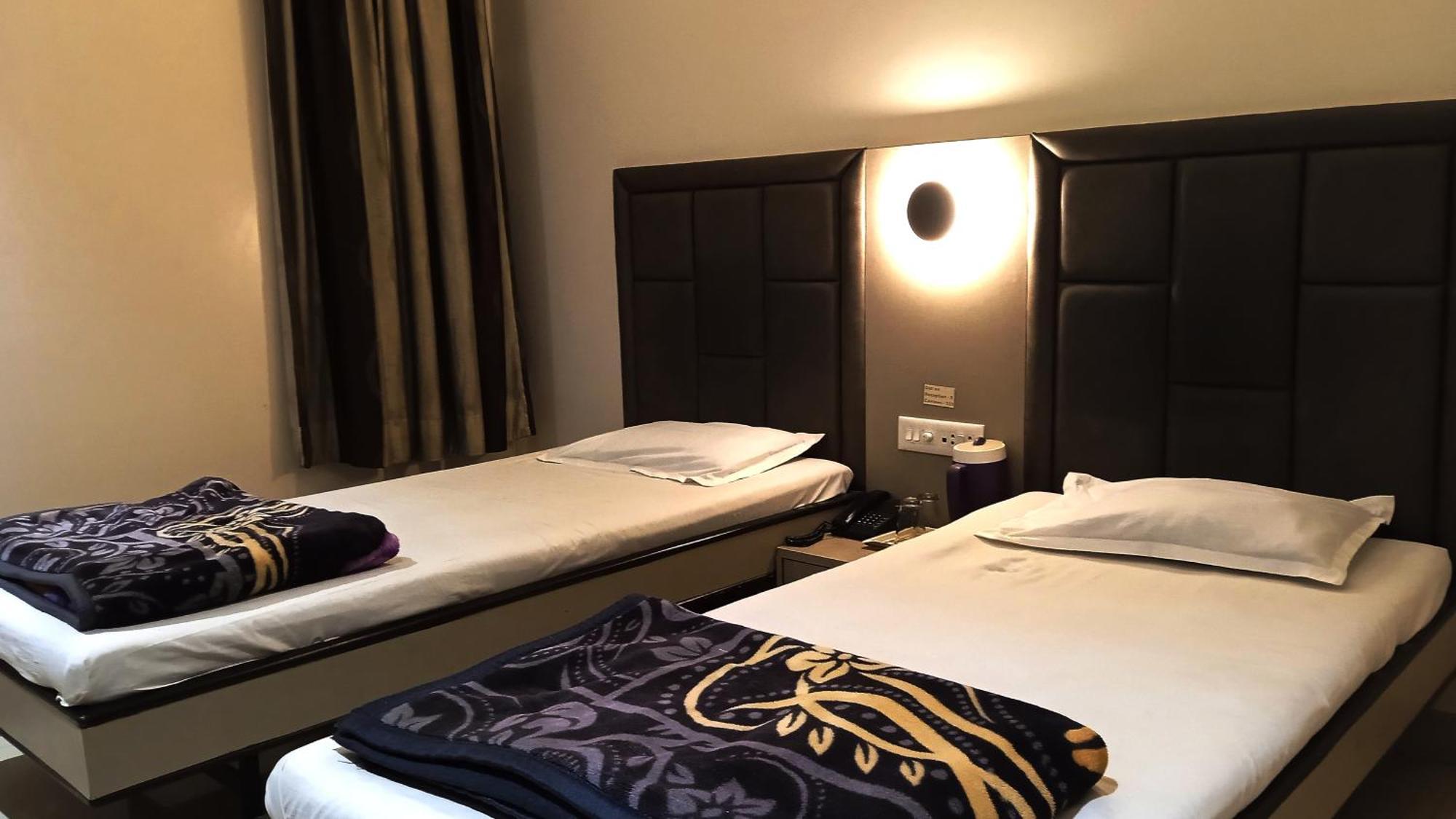 Hotel Ramniwas Jalgaon Ngoại thất bức ảnh